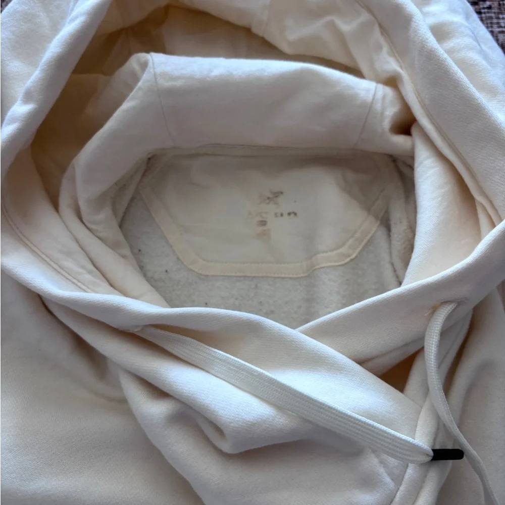 Arc’teryx Cream Pullover Hoodie with Embroidered Logo – Women - Picture 6 of 6